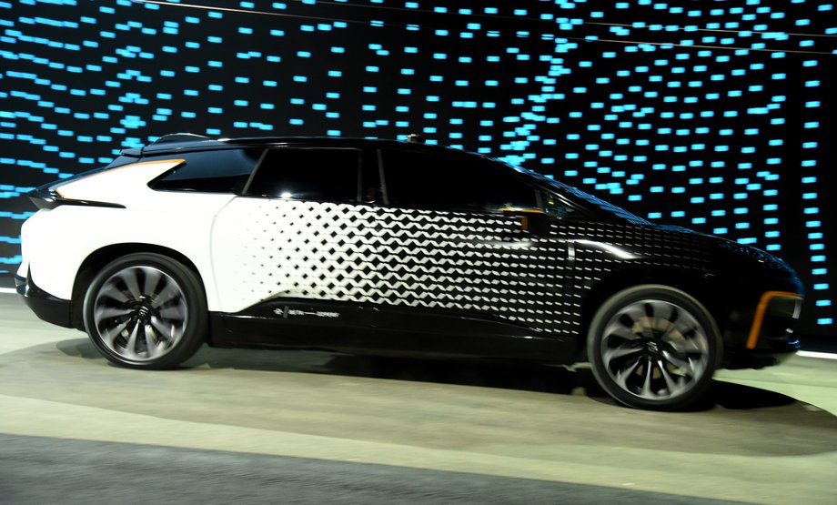 Faraday Future to firma kontrolowana przez LeEco należącą do Jia Yuetinga. Jest on też udziałowcem firmy Atieva, która też chce zająć miejsce na rynku producentów elektrycznych samochodów