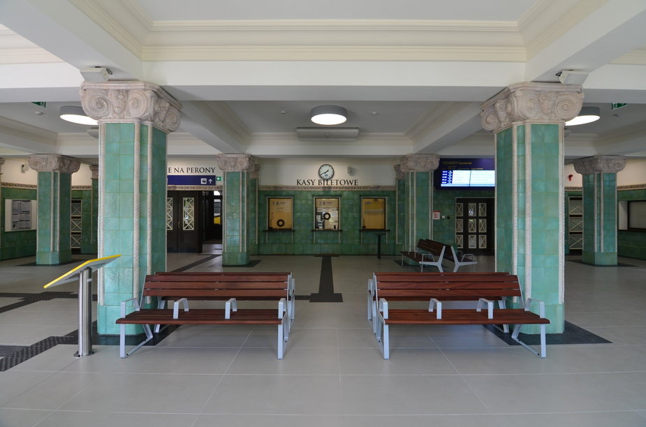 Dworzec w Bolesławcu po remoncie. Odnowiono historyczne detale