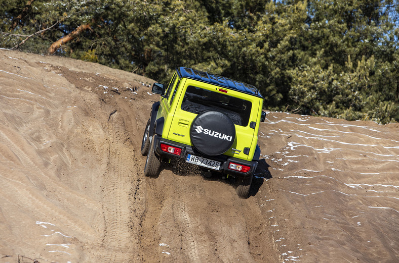 Suzuki Jimny 1.5 VVT 4AT - jego żywioł to teren