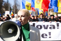 Wiceprzewodnicząca prorosyjskiej Partii Sor Marina Tauber podczas demonstracji 12 marca w Kiszyniowie