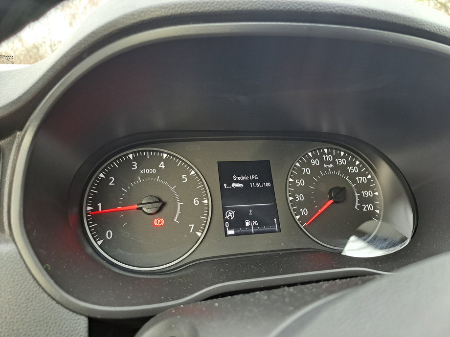 Dacia Duster LPG - integracja gazowej instalacji z komputerem pokładowym pozwala śledzić zużycie paliwa na bieżąco.
