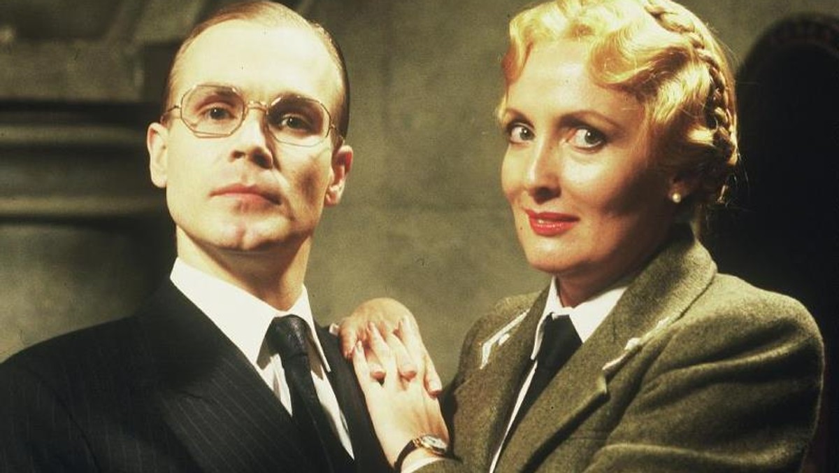 Helga i Herr Flick, kadr z serialu 'Allo 'Allo!