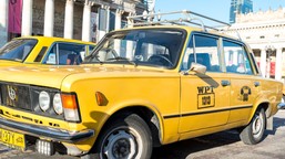 Rozpoznasz kultowe auta z czasów PRL? Poziom ekspert to 6/10