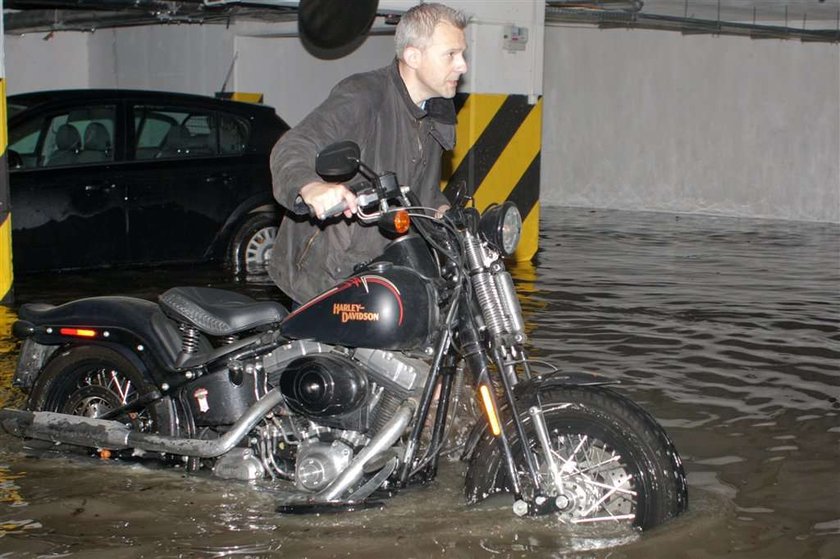 Urbański ratuje dobytek z powodzi. FOTO!