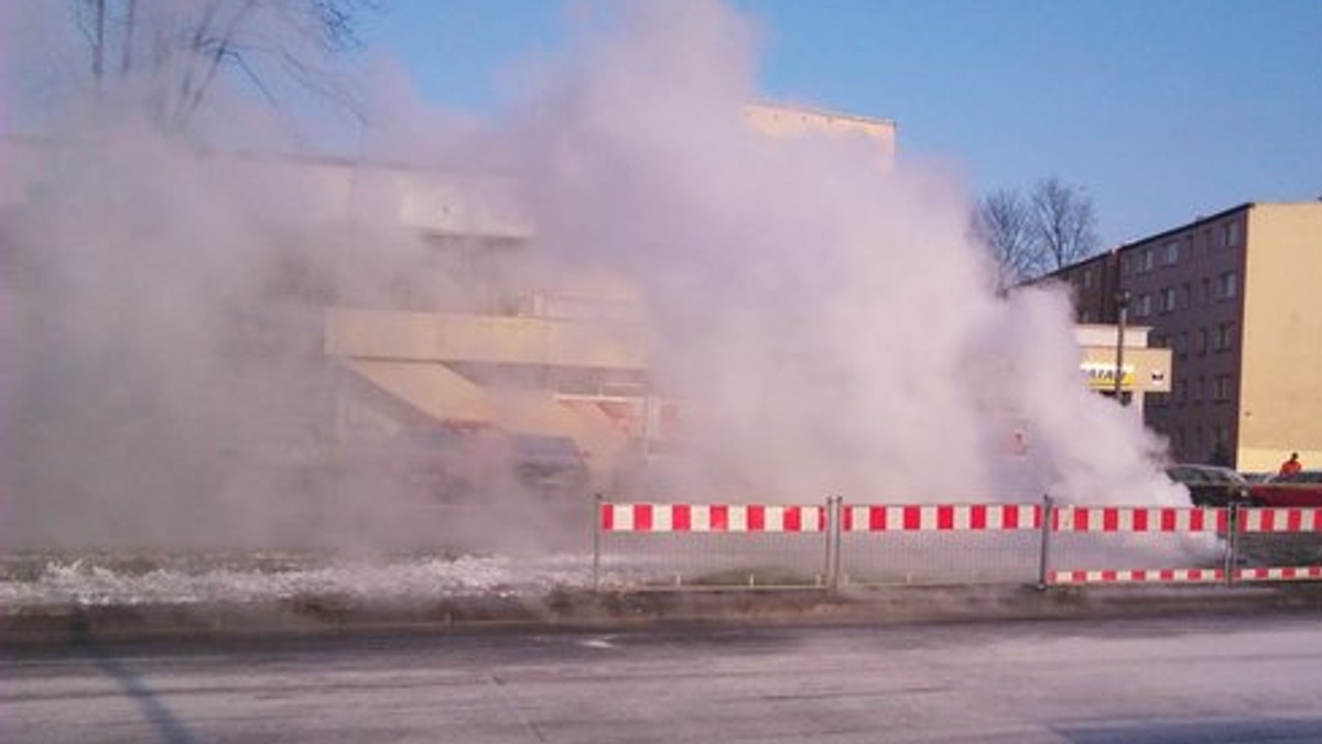 Na Podgórzu doszło do awarii sieci ciepłowniczej. Bez dostaw energii cieplnej pozostają mieszkańcy części budynków na ul. Dębowskiego, Krakusa, Limanowskiego, Parkowej, Potrzebni, Rękawka, Węgierskiej, a także placu Lasoty i Rynku Podgórskiego.