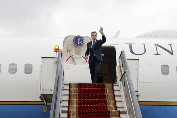 Amerykański sekretarz stanu Antony Blinken mocno opóźnił swój powrót z Davos z powodu poważnej awarii samolotu.