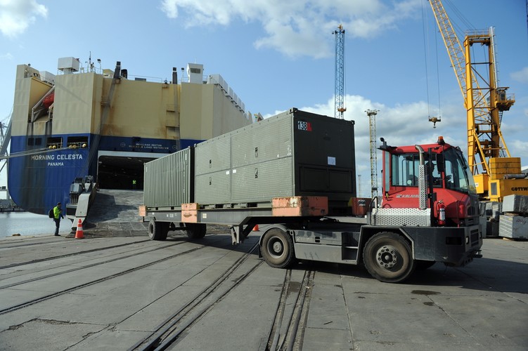 'Sprzęt wojskowy z Hiszpanii i Wielkiej Brytanii dotrze droga morską do portu w Szczecinie; ponad 1500 żołnierzy zostanie przerzuconych do Polski drogą powietrzną na lotnisko we Wrocławiu, a wszystkie siły biorące udział w ćwiczeniu spotkają się na poligonie w Żaganiu i Świętoszowie' - poinformowało DGRSZ.

 <br><br> (mb/mr) PAP/Marcin Bielecki