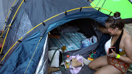 Amire mindenki kíváncsi – Bejutottunk a sátrakba a Szigeten: így élnek a bulizók – videó