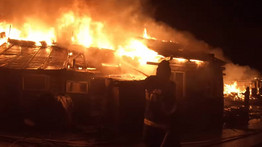 Pusztító tűzvész Csíksomlyó nyomornegyedében: húsz ház égett le – Döbbenetes helyszíni videó