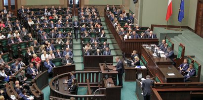 Jest nowy sondaż. Duże zmiany w poparciu dla partii!