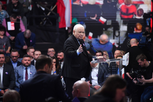 Prezes PiS Jarosław Kaczyński przemawia na konwencji samorządowej Prawa i Sprawiedliwości w Szeligach pod Warszawą