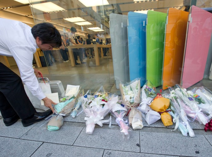 Japończycy składają hołd zmarłemu Jobsowi w Tokio
