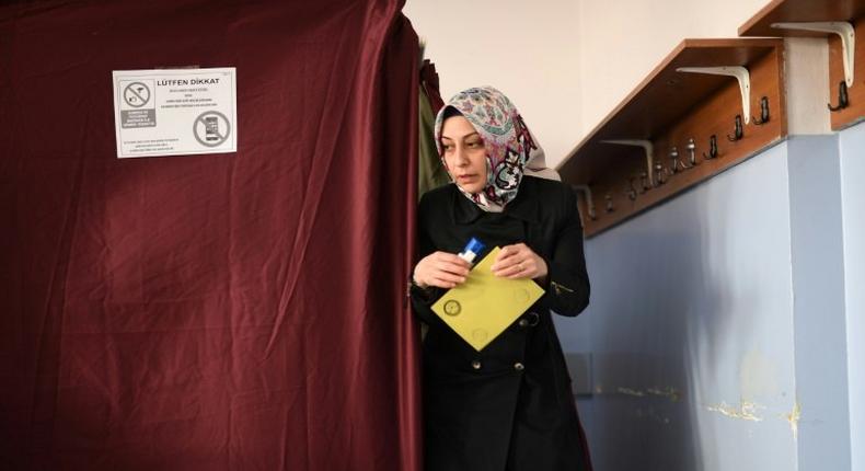 A woman votes in the Turkish referendum on expanding the powers of the president, on April 16, 2017 in Istanbul