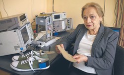 W jaki sposób folia może naładować urządzenie elektroniczne?