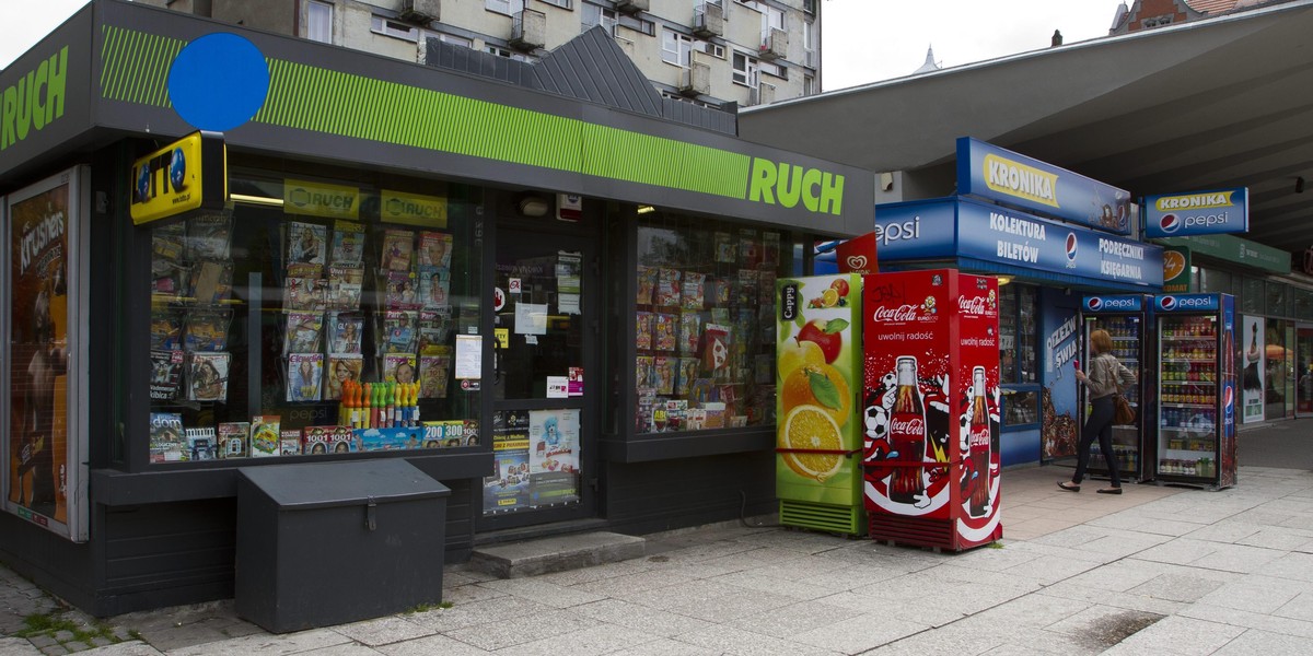 Przy kioskach Ruch staną bankomaty