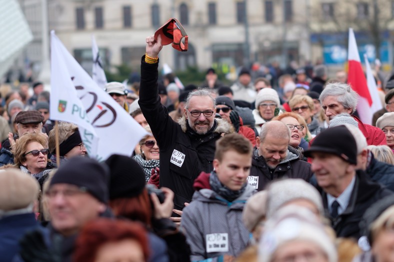 Mateusz Kijowski na manifestacji KOD w Poznaniu