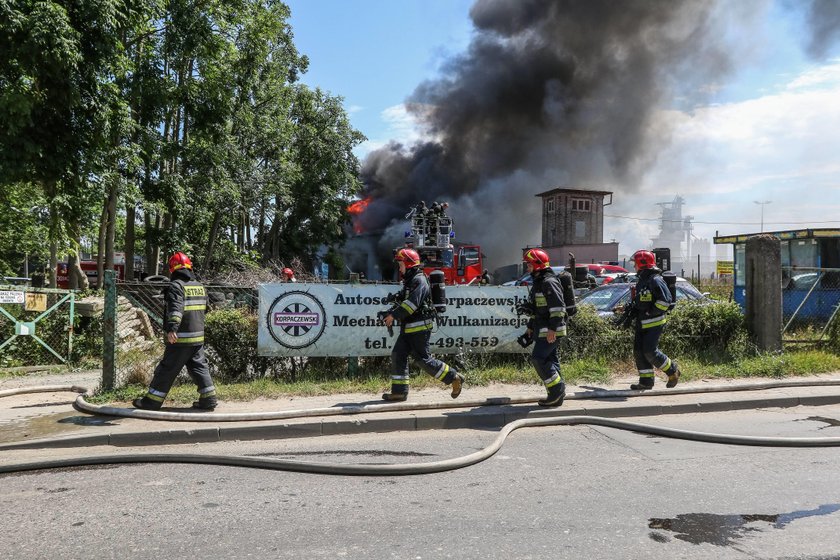 Gigantyczny pożar w Gdańsku na ulicy Budowlanych 10