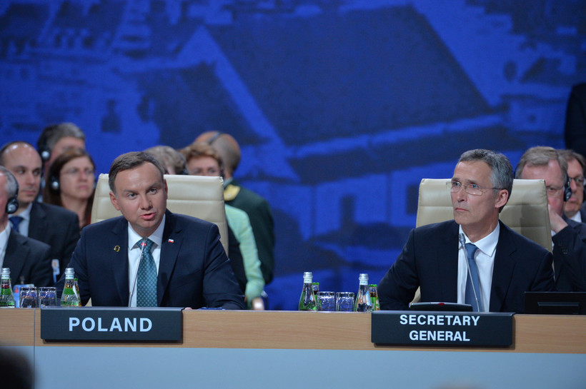 Prezydent RP Andrzej Duda oraz sekretarz generalny Sojuszu Północnoatlantyckiego Jens Stoltenberg w trakcie pierwszej Sesji Rady Północnoatlantyckiej w trakcie szczytu NATO na Stadionie PGE Narodowym