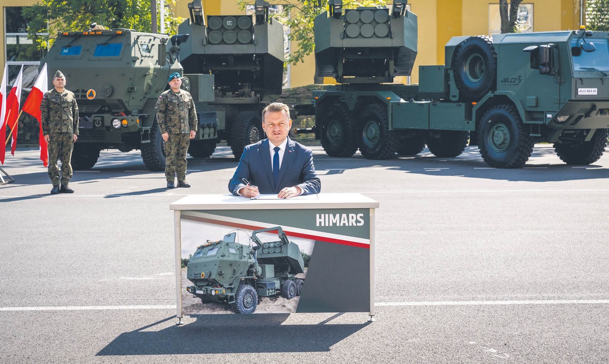 Minister obrony Mariusz Błaszczak w Centrum Szkolenia Artylerii i Uzbrojenia w Toruniu.