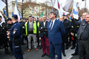 Do protestujących wyszedł wiceminister spraw wewnętrznych i administracji Maciej Wąsik 
