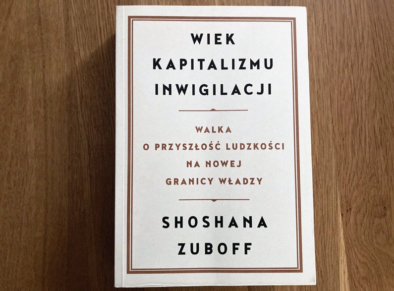 Wiek kapitalizmu inwigilacji, Shoshana Zuboff. 