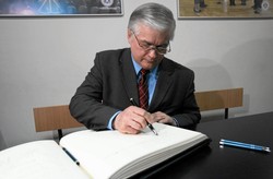 Cimoszewicz krytykuje Tuska: Wybierał ministrów bez kwalifikacji