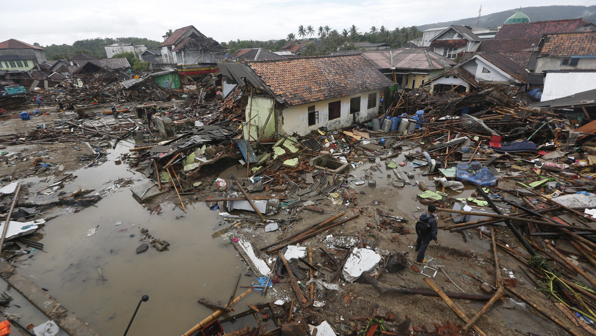 Indonezja:  już 373 ofiar tsunami