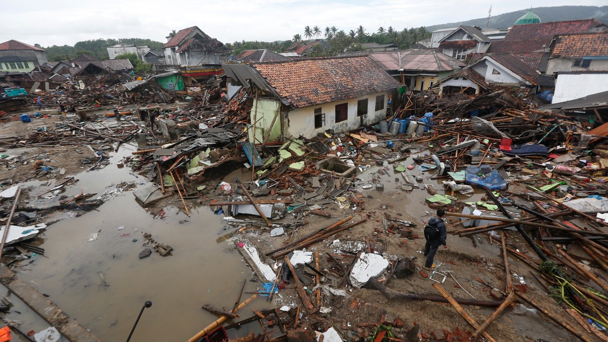 Indonezja:  już 373 ofiar tsunami