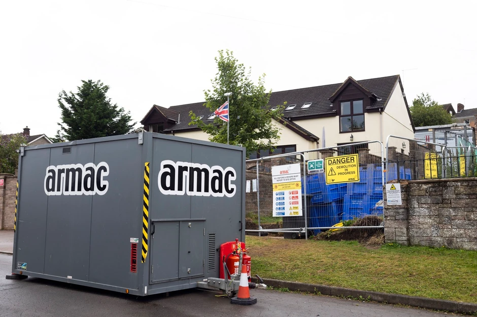 Rušenje "najveće muške jazbine" u Britaniji