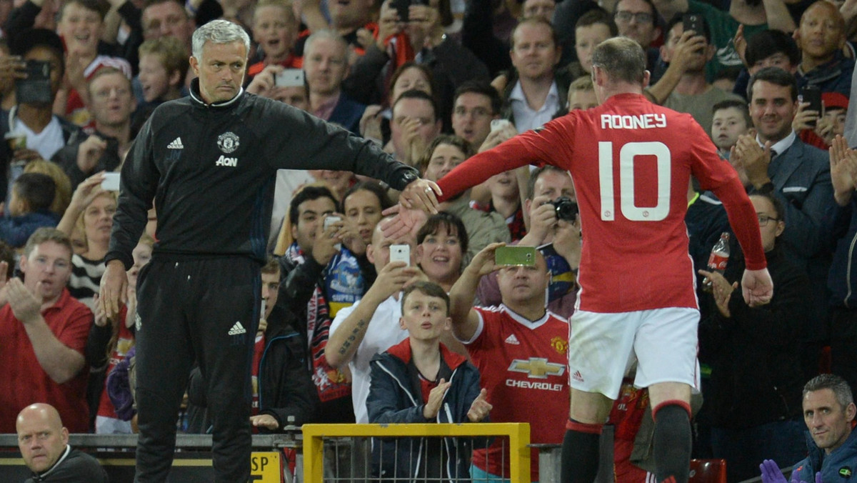 Mimo straty miejsca w podstawowym składzie Manchesteru United Wayne Rooney pozostanie kapitanem drużyny. Taką informację podał bez wahania menedżer Czerwonych Diabłów, Jose Mourinho.