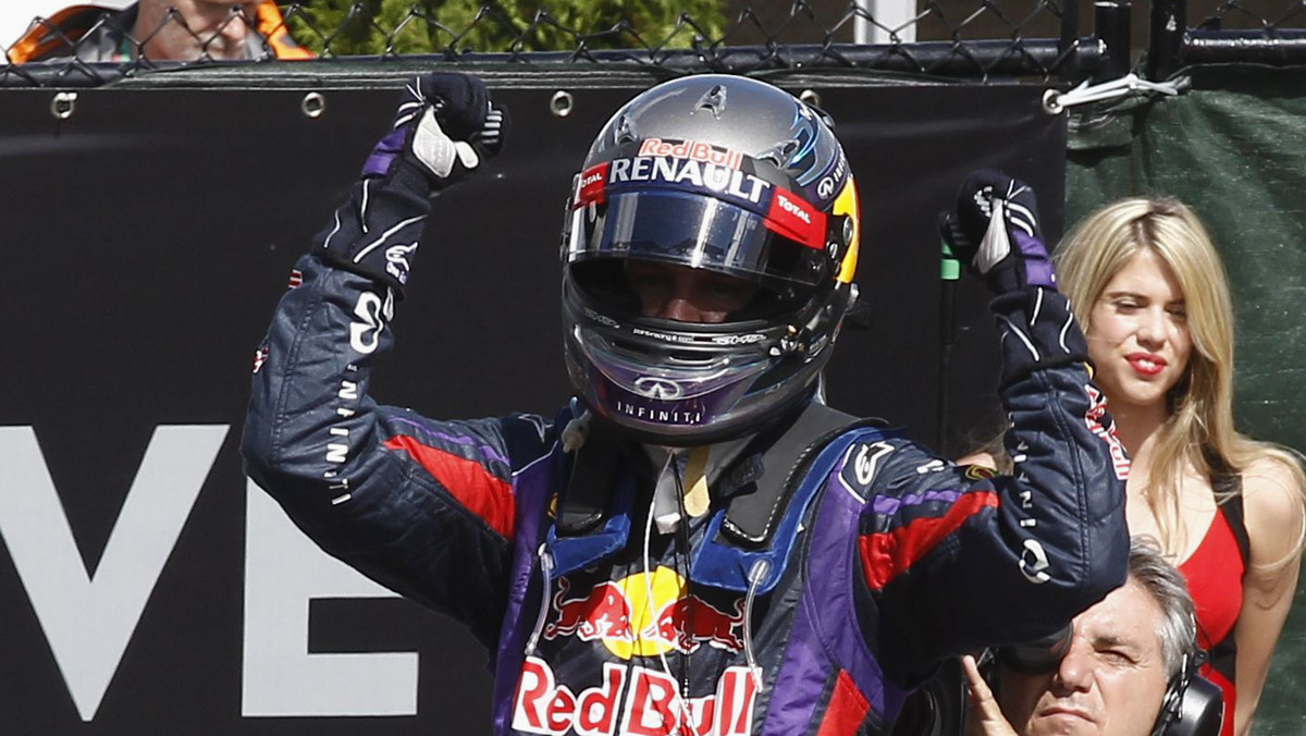 Sebastian Vettel zdecydował się na przedłużenie kontraktu z Red Bullem. Aktualny mistrz świata będzie kierowcą tego zespołu do końca 2015 roku - poinformował "Bild".