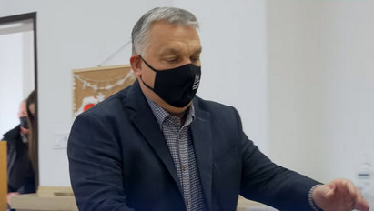 Orbán Viktor személyesen vitt ajándékot az óvodásoknak – videó