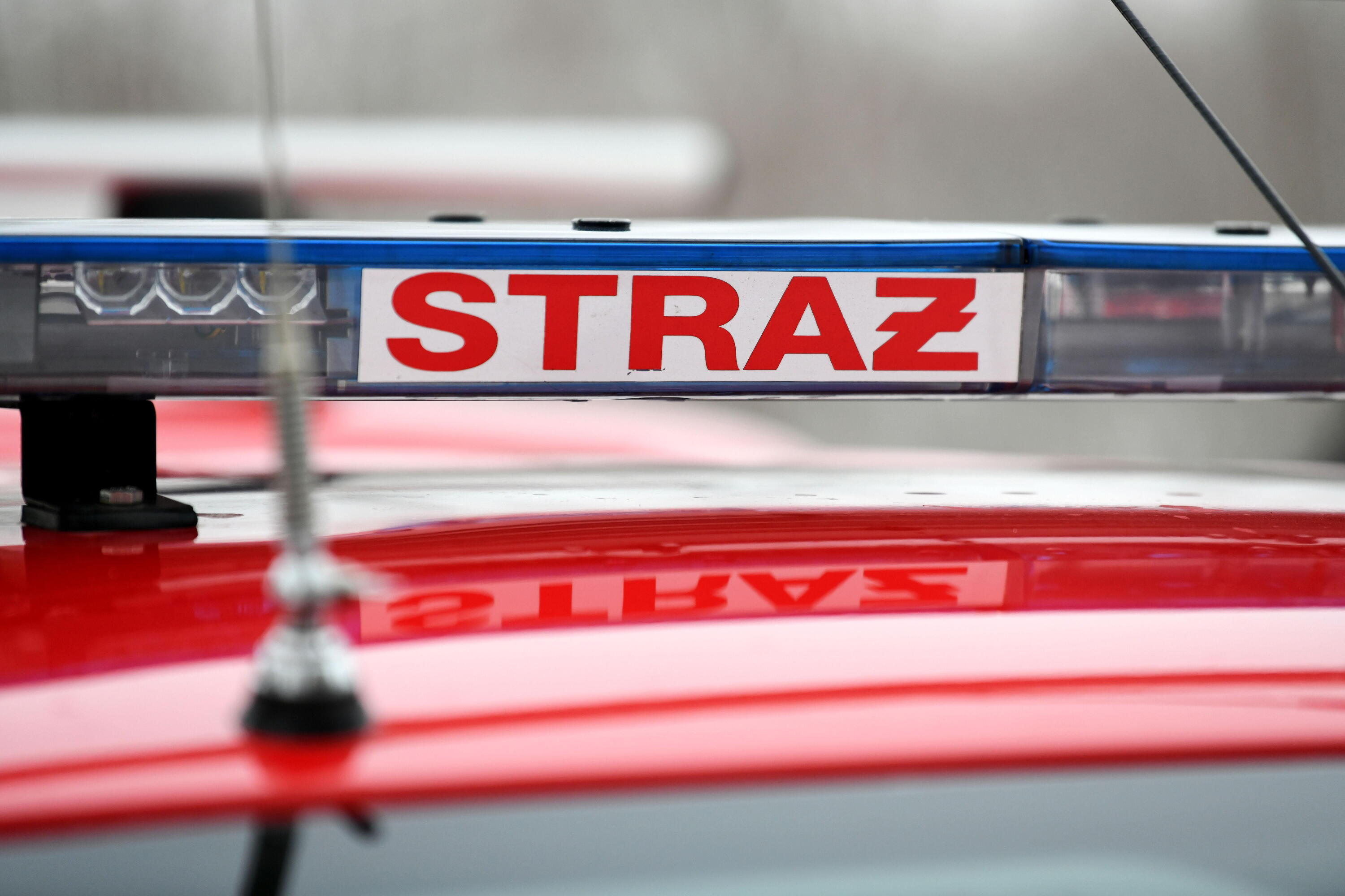 Mokry śnieg paraliżuje Małopolskę: 700 interwencji, 30 tys. bez prądu