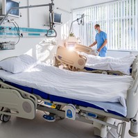 Muszáj egy kórterembe tenni a haldoklókat a gyógyulókkal? Vakcinainfó - Az orvos válaszol