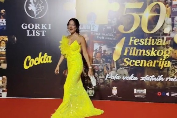 MIRKA VASILJEVIĆ POPUT HOLIVUDSKIH DIVA! Zablistala u drečavo žutoj, dekoltiranoj haljini na crvenom tepihu: Sve oči uprte u nju u Vrnjačkoj Banji, evo ko je još tu od poznatih (VIDEO)