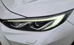 Suzuki zaskakuje oszczędną hybrydą. Oto rodzinny SUV z Japonii