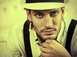 Bierzesz pigułki? Wiemy, jacy faceci cię kręcą