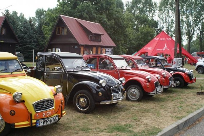 Klasyki francuskiej motoryzacji. Citroeny na Placu Wolności w Poznaniu