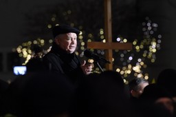 "Polska zwycięży, wbrew wrogom i zdrajcom". Kaczyński na miesięcznicy smoleńskiej