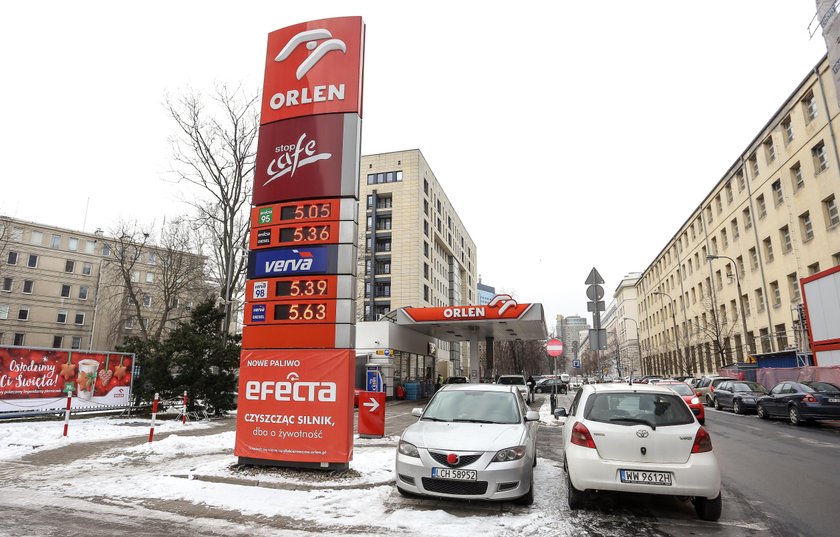 Ksiądz oburzony na stacje Orlen. Wypatrzył tam jedną rzecz