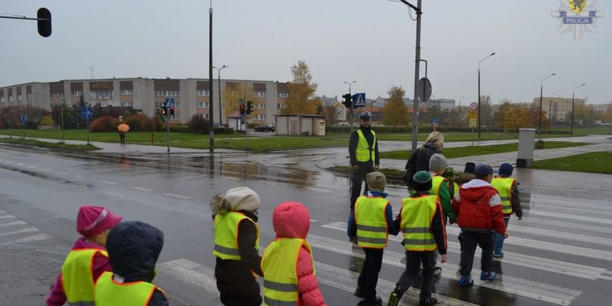 Dzieci odwiedziły komendę.