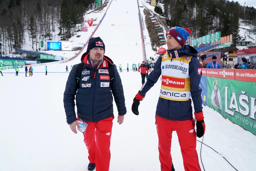 Adam Małysz (44 l.) i Kamil Stoch (34 l.) dogłębnie analizują wszystkie skoki. Jest nadzieja, że znajdą rozwiązanie problemu