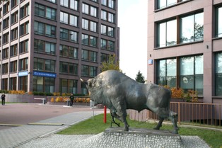 Bank Pekao zamierza zwolnić prawie tysiąc pracowników