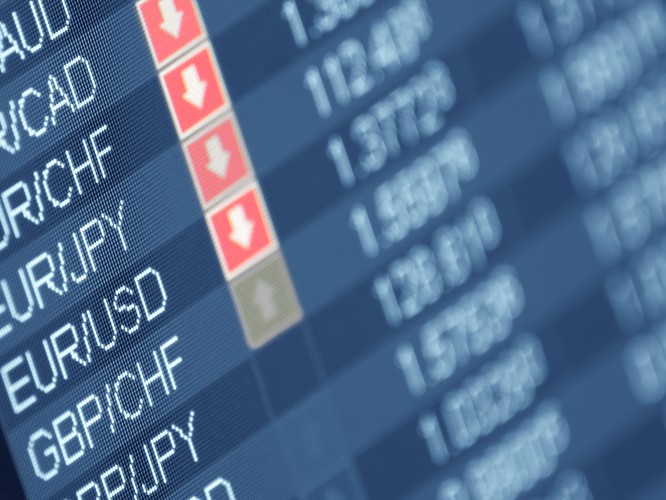 <b>Globalny rynek</b><br><br>
Przez najbliższe 10 lat ton światowej gospodarce będą nadawać gwałtownie rozwijające się kraje, a różnica pomiędzy nimi i państwami rozwiniętymi będzie się zmniejszać. Walka o talenty stanie się głównym elementem globalnego rynku. Wymusi też większą różnorodność siły roboczej, bo to daje przewagę konkurencyjną. Już teraz 60% miejsc pracy wymaga umiejętności, które ma zaledwie 20% całej populacji.
Liderami rozwoju będą państwa azjatyckie, w tym przede wszystkim Chiny i Indie, które za 20 lat mogą być największymi na świecie inwestorami. Staną się też najbardziej innowacyjne - w ciągu ostatnich 5 lat kraje tego regionu zwiększyły nakłady na badania i rozwój z 33 do 40%. W czołówce znajdą się także: Afryka Subsaharyjska, Bliski Wschód oraz Afryka Północna. Dla globalnych firm będzie to oznaczało konieczność zmiany strategii, zwłaszcza że w 2030 roku 2/3 światowej klasy średniej, mającej znaczące możliwości zakupowe, będzie pochodziło z Azji.