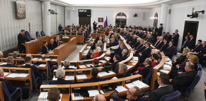 Zabiorą Senatowi 100 mln zł na Polonię