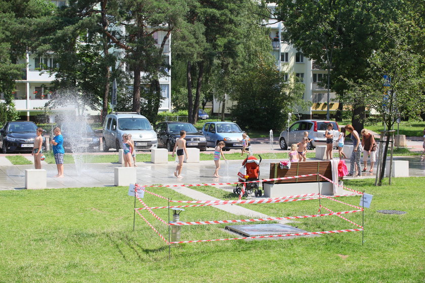  2-latka poparzyła się na placu zabaw w Legionowie