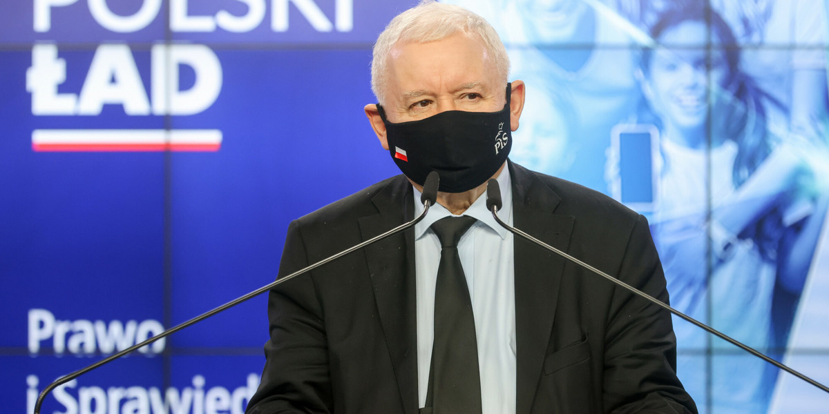 "Natomiast sugerowałbym, żeby różnego rodzaju podmioty gospodarcze troszkę ograniczyły swoją ekspansję dochodową" – powiedział Jarosław Kaczyński, odpowiadając na pytanie o wysokie ceny paliwa. 
