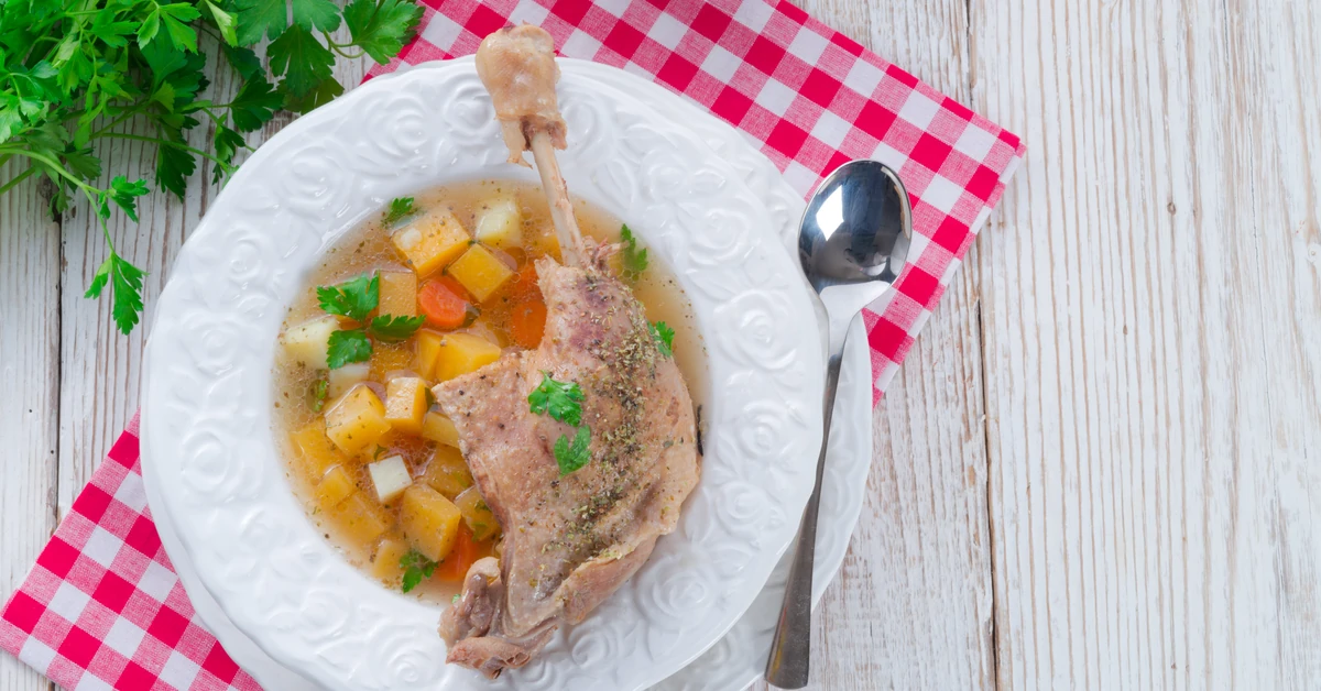 Rosół z gęsi, szlachetna i pożywna zupa w sam raz na listopadowe dni