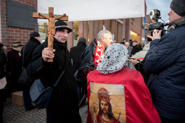 Protesty przeciwko wystawie Mariny Abramović