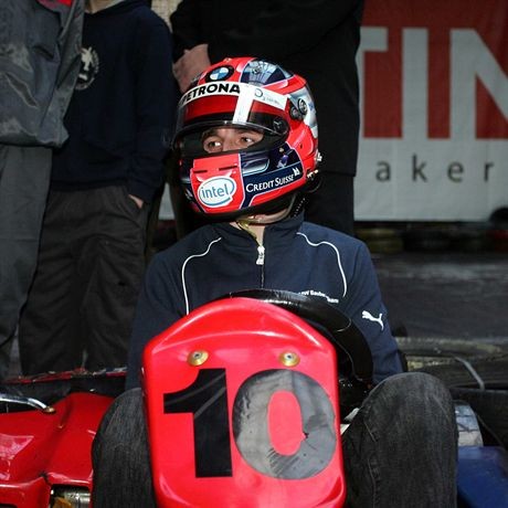 KRAKOWROBERT KUBICA NA TORZE GOKARTOWYM PO KONFERENCJI PRASOWEJNZ ROBERT KUBICA2006 11 16FOTO MICHAL STAWOWIAK KRAKFOTO